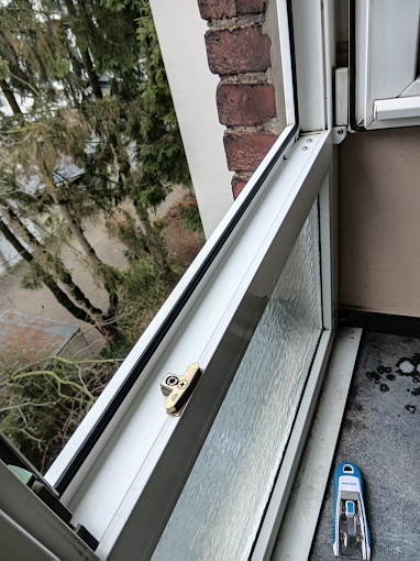 Gereinigte Fensterzwischenräume bei der Fensterreinigung in Langenfeld